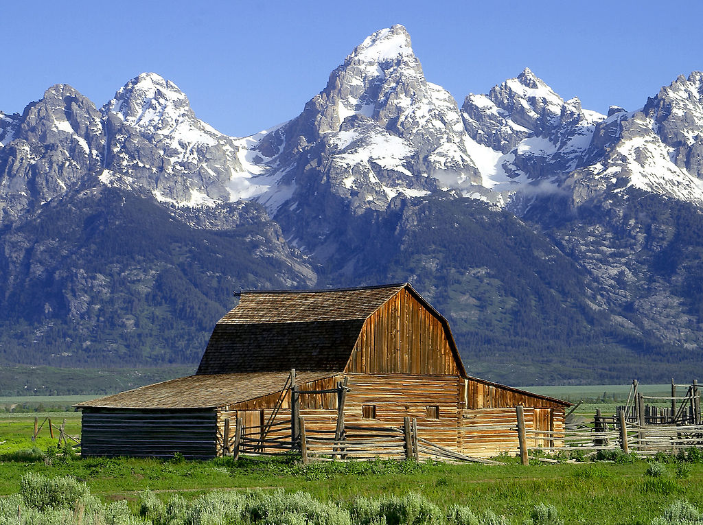 1024px Barns grand tetons